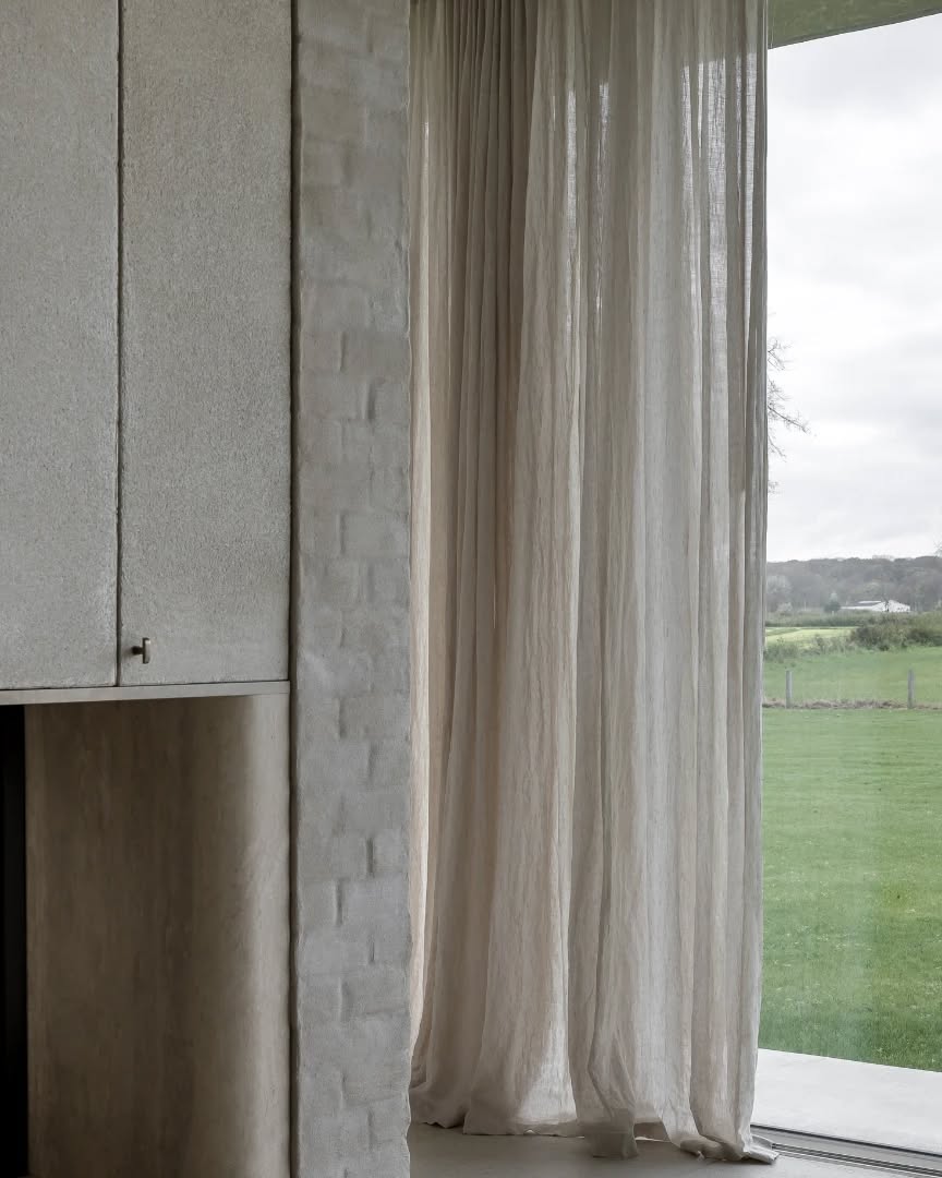 Soft mix of textures...

Private residence by @walravensweetsarchitecten 

A sophisticated tone on tone curtain choice...
Our semi-transparent stonewash linen curtains add a calm and serene atmopshere to the home...

Get inspired and let´s meet to create your Linens
 Story...

Picture by @cafeine