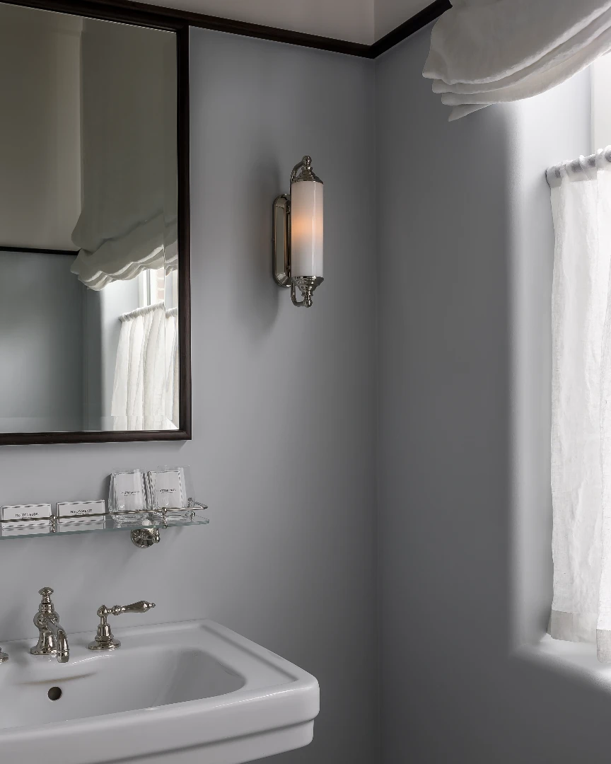 Bathroom reflections...

We love the revival of classic cafe curtains, our linen adds a refined texture and touch to your room...

It creates enough privacy, while gathering all daylight into the space...
Combining the little curtains with a blackout american blind in our 100% Belgian linen.

Featured project @restaurantcolette 
Interior by @grain_designoffice
Picture by @cafeine