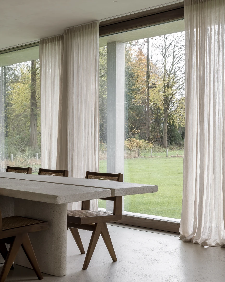 Serene curtains...

The complete private residence by @walravensweetsarchitecten has been dressed with 100% linen curtains by Verilin.

They chose a sophisticated tone on tone colour blending perfectly with the other materials in the interior...

Get in touch to create your Linen Story in ou showroom.

Picture by @cafeine