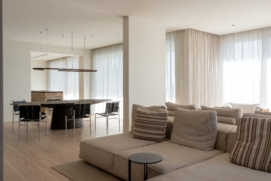 Bright interiors...

This stunning apartment has been dressed with custom-made linen voilages by Verilin.

Guiding the daylight through the beautiful textures of our Belgian linen while creating a cosy, refined living space...

From measurement, till final installation, the complete curtain service by our team of craftsmen.

Project in collaboration with @pascalfrancoisarchitects 
Picture by @stephaniemathias.photography