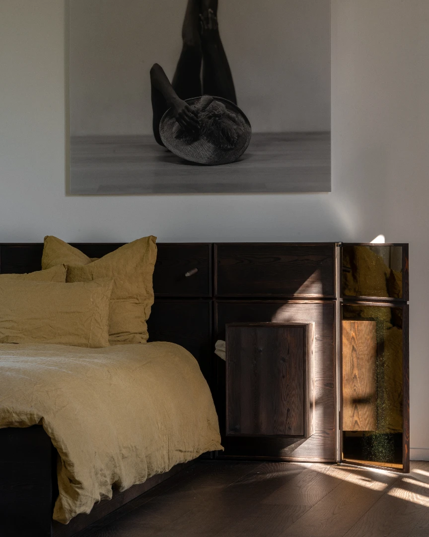A touch of colour to light up your bedroom...

Our custom-made bed linen is a way to dress your home completely and add slight, subtle changes through the year or seasons... 

We have a wide range of qualities from 100% stonewash linen to super soft cotton... mix and match to dress your bedroom, b&b or boutique hotel with a personalized touch in 100% natural materials...

Contact ilse@verilin.be for more information or to fix your appointment in our showroom

Picture by @stephaniemathias.photography 
Project by @fierens__