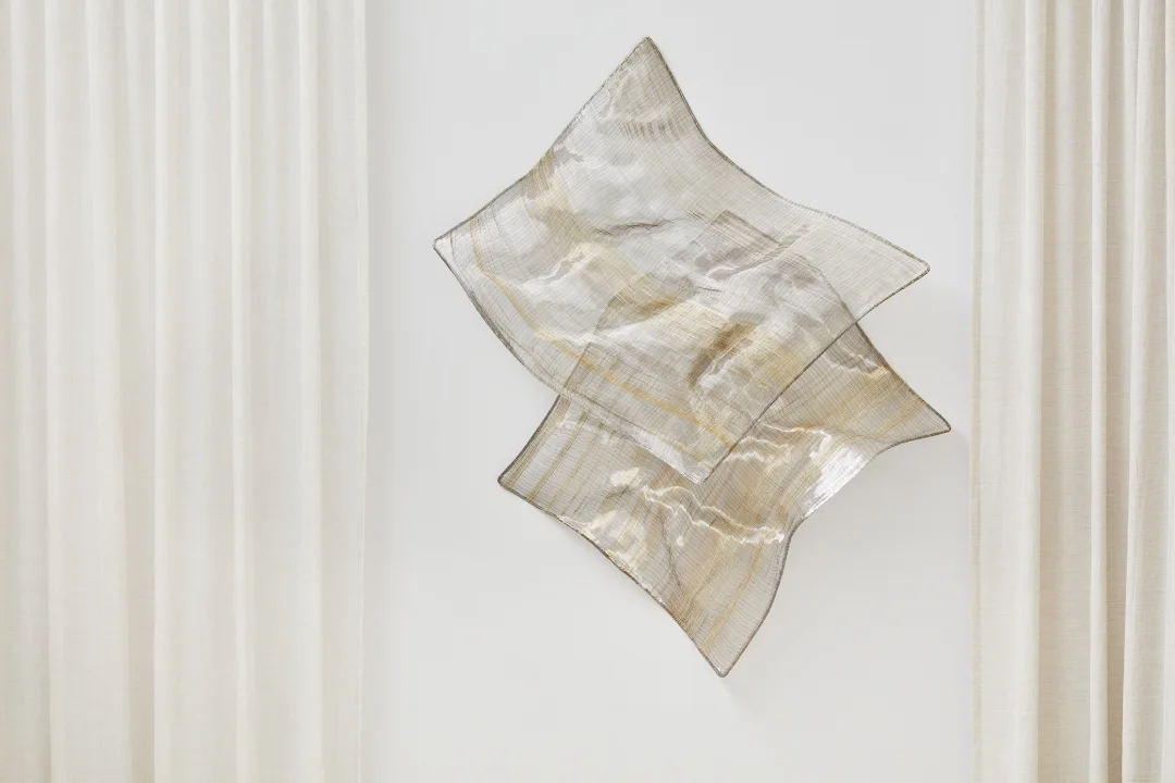 Details...

Art by @adelinehalot in our Verilin showroom.

Let´s get inspired, discover our possibilities in 100% linen or other types of fabrics... dense wooly fabrics or light semi-transparent curtains? 
Single pleat, wave...? Manual or with motorisation? Build-in or build-on.... the options are endless...

For every project we search for the best solution, style and support you with our technical knowlegde... to find the perfect fit and match...

Get in touch with Ilse@verilin.be to fix your appointment or for more information. 

Picture by @heikkiverdurme