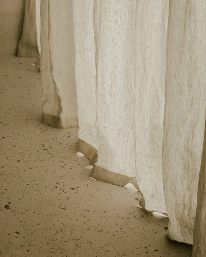 Beautiful textures....

The purity of our 100% linen curtains, the natural touch and textures it adds to your room is magical...

Less is more... it creates a calm and sophisticated atmopshere and matches perfectly with solid wood, natural stone...

Project in collaboration with @evadelbarre_totalconcept 

Picture by @charmer.be