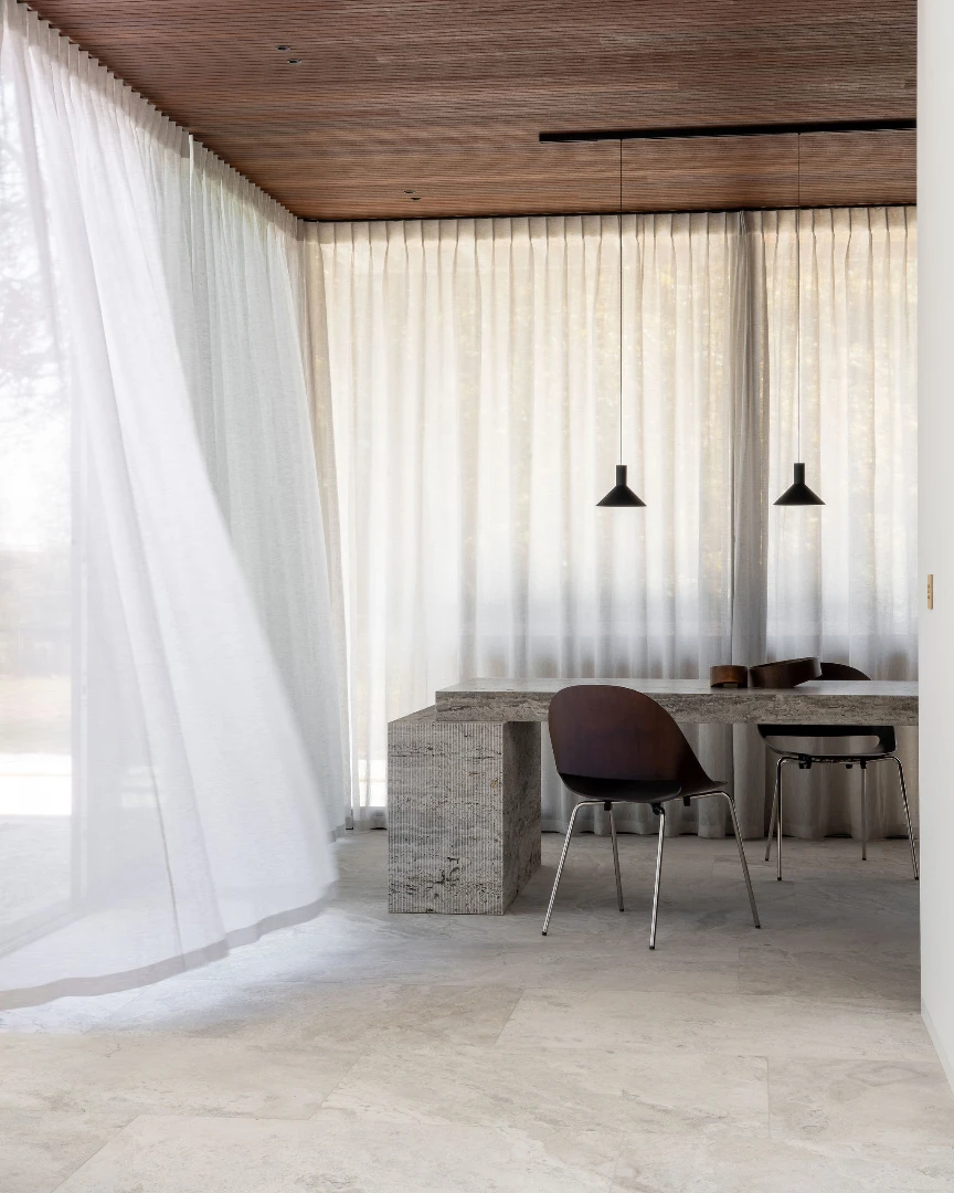 A fresh wind...

Bright, light curtains dressing your home to create a cosy atmosphere while enjoying sunny daylight...

Proud of this residential project in collaboration with @walravensweetsarchitecten

Verilin took care of the complete curtain service from measuring till final installation on site.
Motorized build-in and manual systems combined with all types of window decoration...

Happy tp create your project together for your home, office or hospitality project.

Interior by @fierens__
Picture by @stephaniemathias.photography