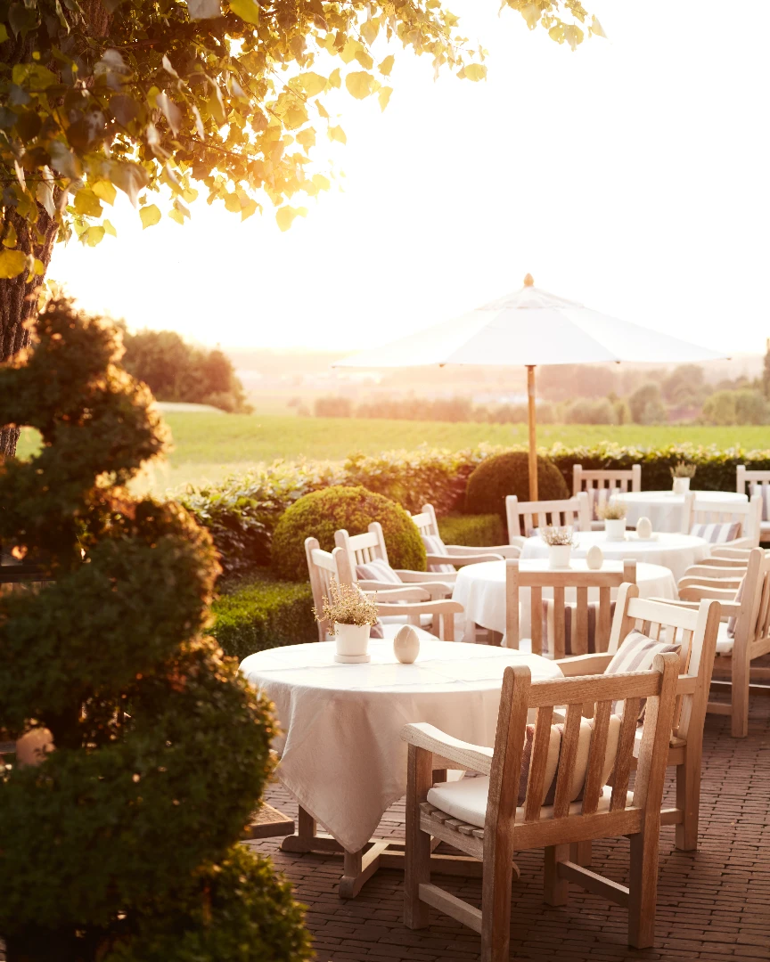 Terrace atmosphere...

Featured project @hofvancleve ** - @florisvanderveken

We love to enjoy fine dining, great company and food on a well dressed terrace.

Our custom-made and personalized linen makes sure you have the best experience...

Get in touch to create a complete Linen Story for your interior and exterior... napkins, table linen and all additional linen solutions made with passion in our ateliers... 

Contact ilse@verilin.be for more info or to fix your appointment.

Picture by @heikkiverdurme