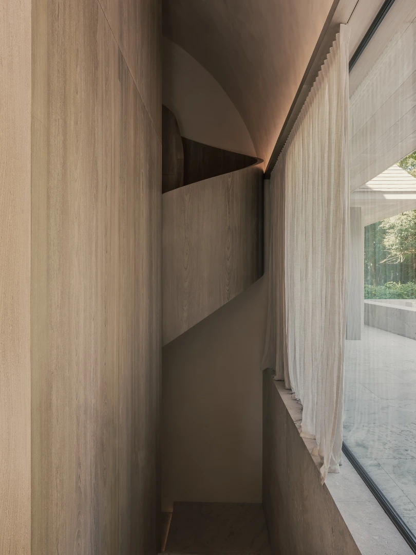 Eye catching hallway...

Project VC House by @simondeburbure 

Verilin dressed the complete home with custom-made curtains and window decoration.

From start till final installation, the complete curtain service by our team of craftsmen.

Get in touch to discover the possibilities in our showroom.

Picture by @cafeine 
Interior by @de.coene 
Build by @bouwwerken_lammertyn 
Coordination by @wbuild.be 
Window decoration by @verilinbelgium