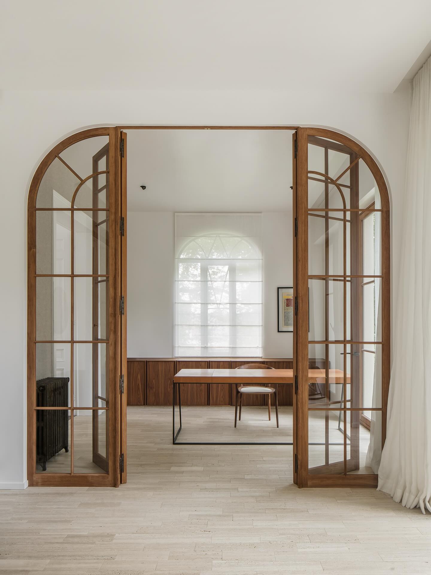 Curtains and matching stores in a complete curtain service ❤️

Contact👉 ilse@verilin.be

Project by @fierens__ 
📷 @cafeine