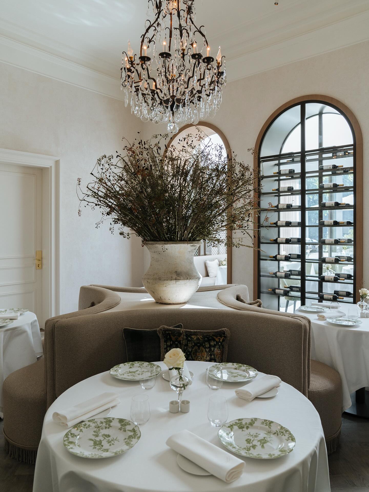 @memoire_restaurant 

Perfectly white table linen and napkins…
A cosy and elegant dining experience starts with the perfect setting.

Contact👉 ilse@verilin.be