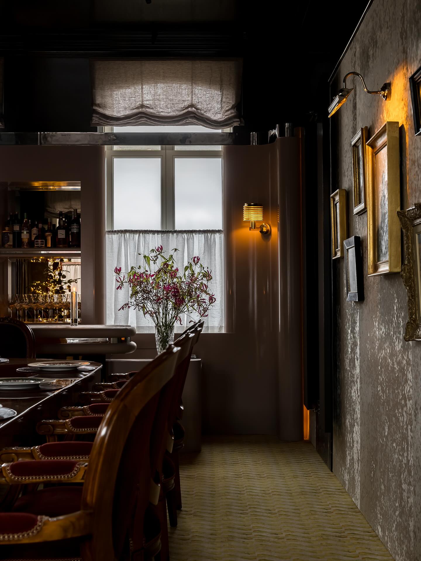 Our linen story for @restaurantcolette 

Verilin delivers all types of window decoration with exceptional attention to detail.
Each piece is expertly woven, finished, and installed by our in-house professionals,
ensuring the most suitable solution for every room.

Get in touch ilse@verilin.be