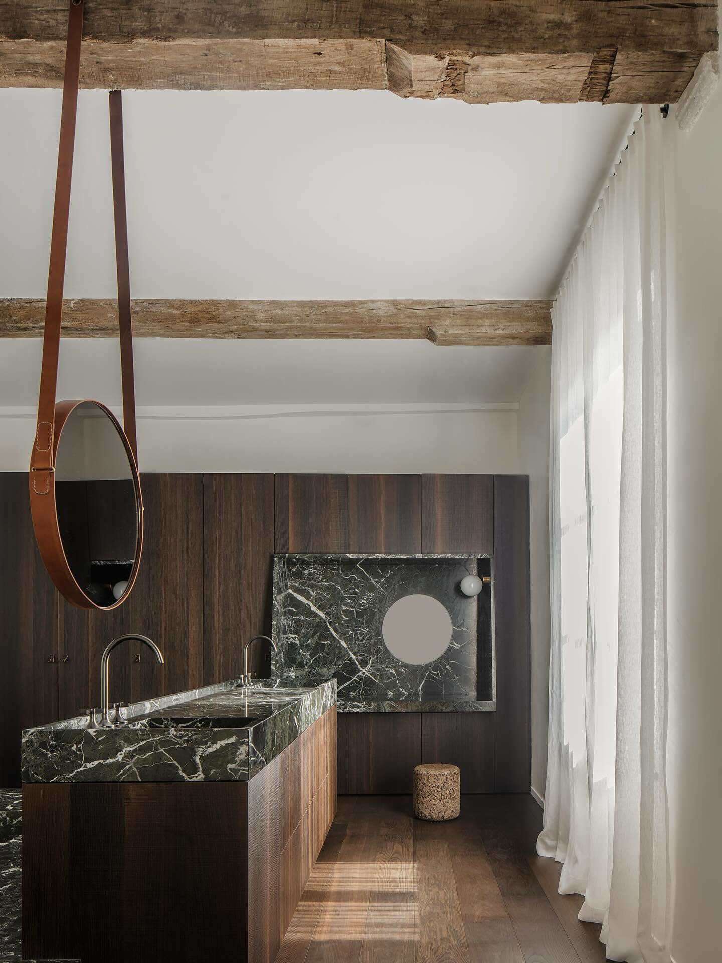 Bathroom curtains…

We are happy to create a peaceful atmosphere in your bathroom as well, maintaining uniformity throughout the entire house.

Get in touch ilse@verilin.be