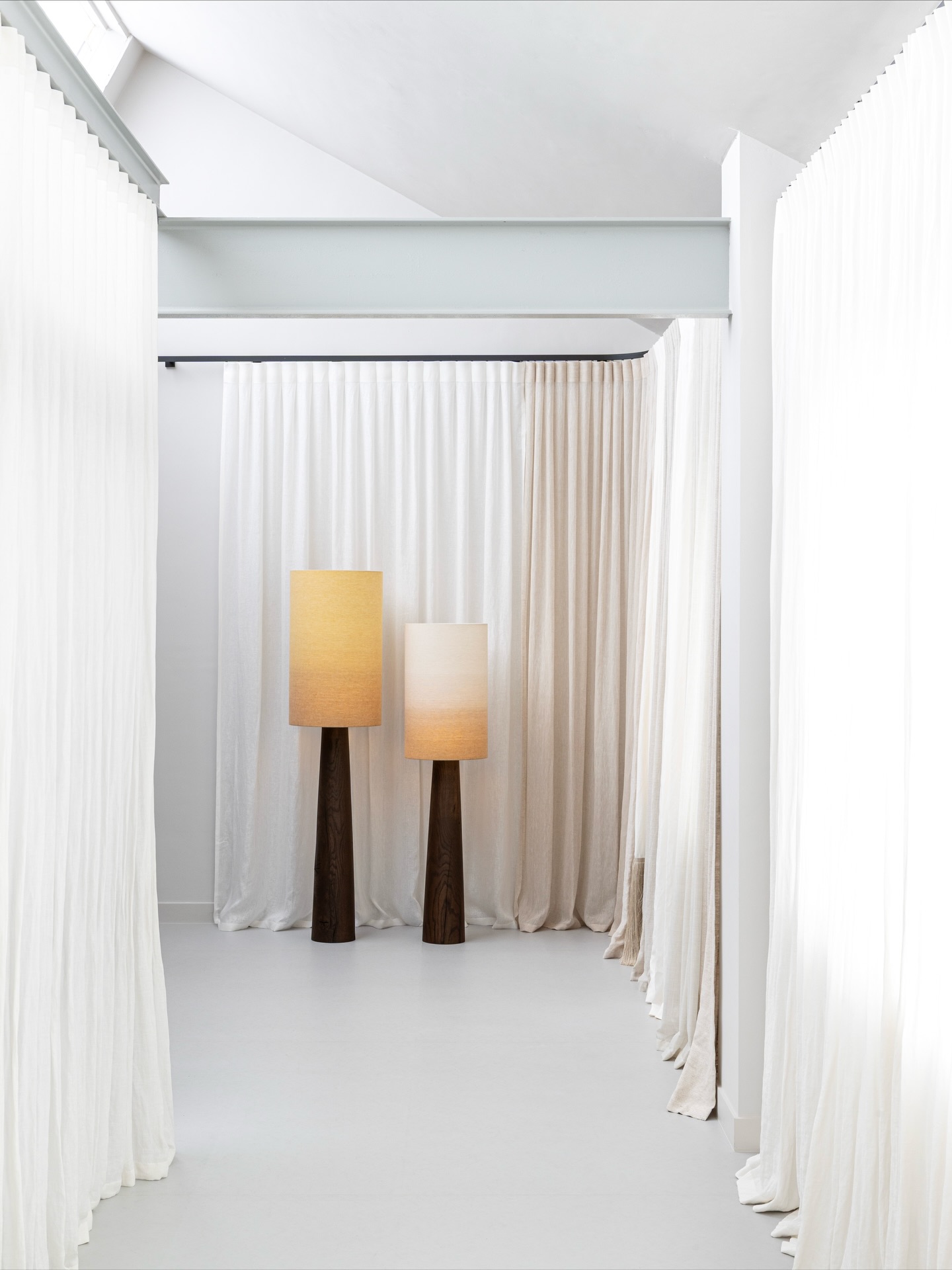 A collaboration between Jeroen De Ruddere and Verilin.

We developed a fabric that colors outside the lines. A dégradé that picks up the tone of the wooden base and opens gently into light. Two versions: from dark to off-white, and from dark to butter.

First public showing at @verilinbelgium Open Days 28–30 November, 11:00–18:00

Pictures by @stefaniefaveere
Models by @jeroenderuddere 
Lcation @verilinbelgium