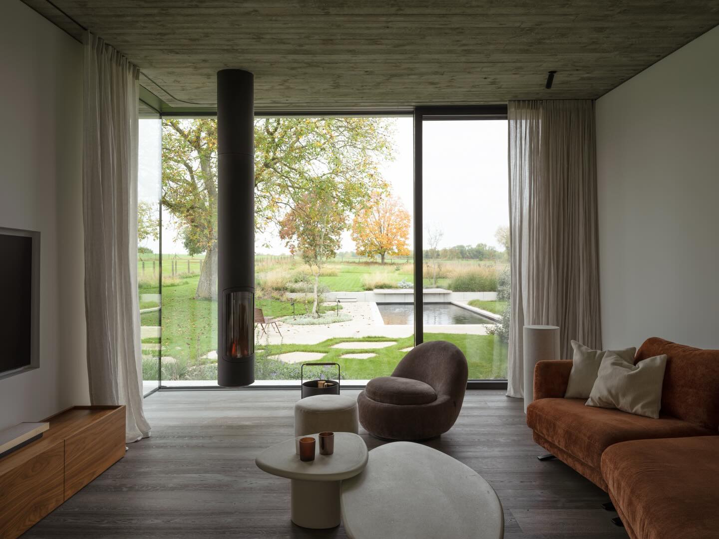 We love to share this project in Asse.🤍
An effortless linen story, brought to life with our handcrafted linen curtains.
Woven, finished, and installed with care by our own skilled craftsmen pure, timeless quality.

Get in touch: ilse@verilin.be

Architect: @tooparchitectuur 
Photography: @cafeine