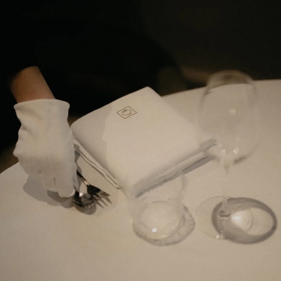 We love to create personalized linen for among others the Belgian and Dutch hospitality world... 

Searching for unique ways to translate your story and vision into beautiful table linen...

Working with passionate, talented chefs and their teams keeps us thinking outside the box 🙏🏻

Featured project @restaurantcellardoor 

Ready to collaborate? Curious what we can do for you?
👉🏻 contact ilse@verilin.be to fix your appointment