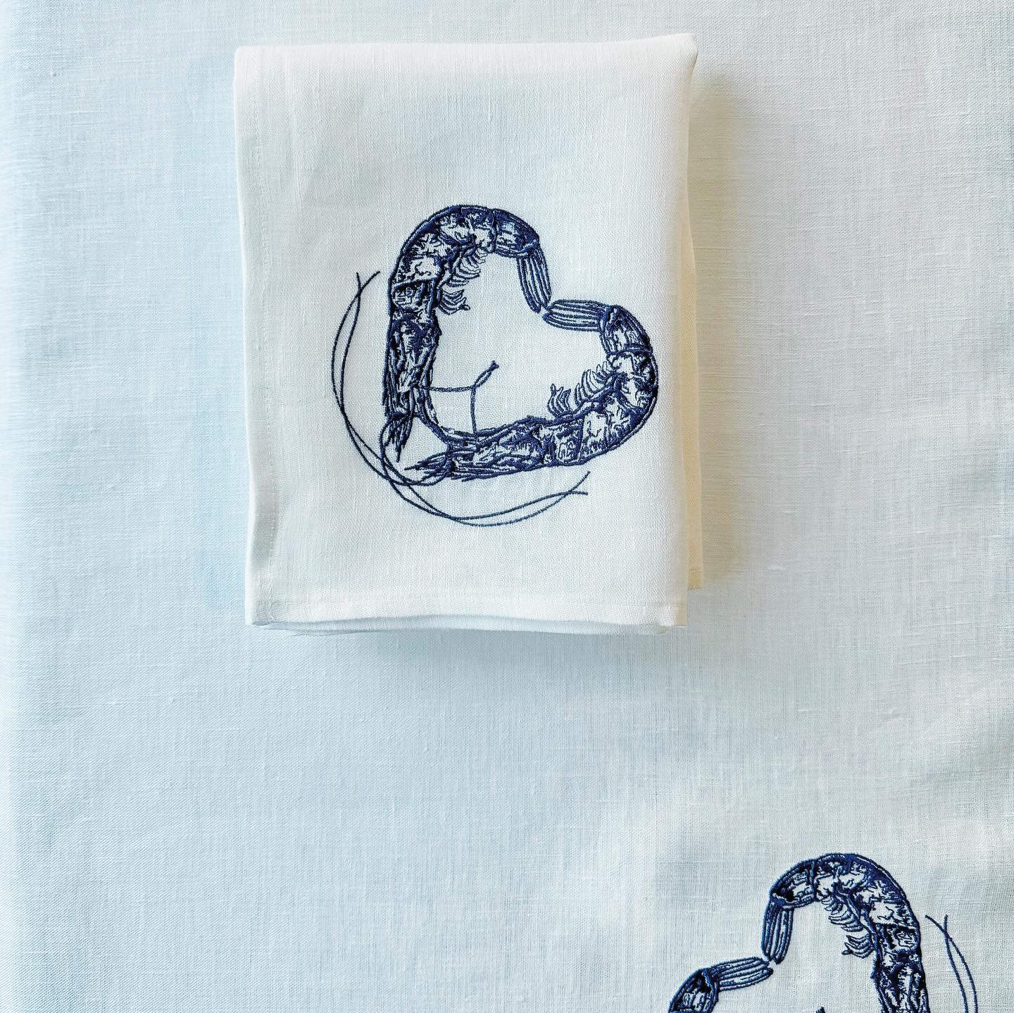 Als details ertoe doen,
werk je met mensen
die hun vak beheersen.

Meesters in linnen × liefde voor ontwerp
Fijne samenwerking met @verilinbelgium 

Een object gemaakt om te geven 🦐