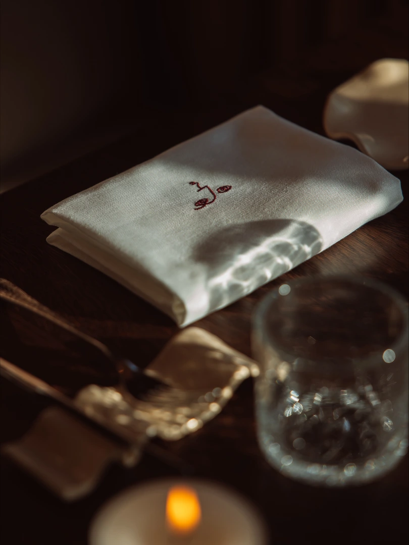 Personalized napkins for @bijdejongenshattem

Verilin loves to translate your vision into a refined, personalized Linen Story...

Table linen, napkins, table skirts... and the complete curtain service...
We like to think along to dress your project ♡

Contact ilse@verilin.be for more information or to fix your appointment. 

📷 @un_fold_ed