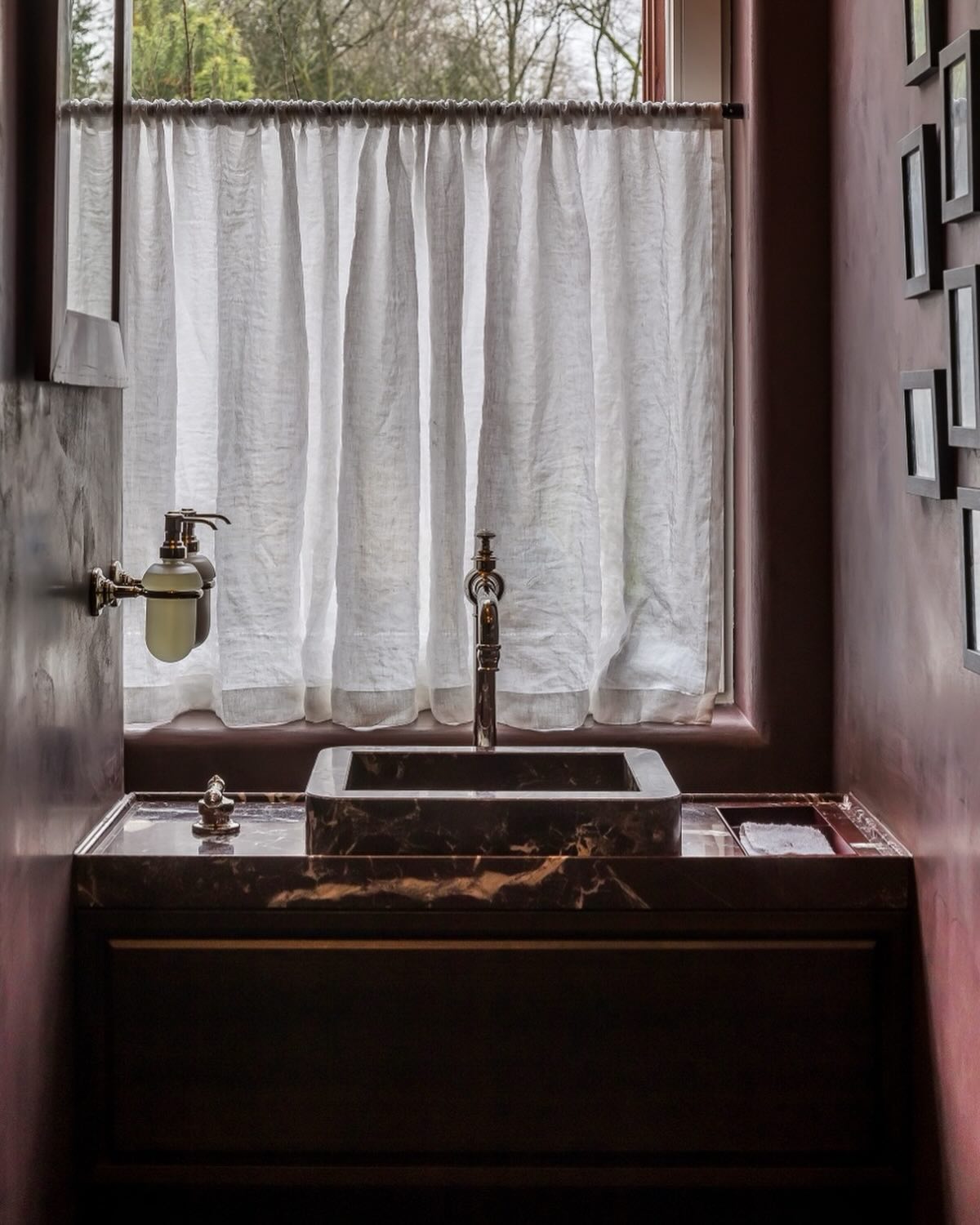 U_partner @verilinbelgium 

Crafting exceptional curtains, table-, bed- and bath linen for and exceptional project. 

Fully bespoke and personalized, reflecting the identity of Maison Colette.

VERILIN did a beautiful job creating a harmonious dialogue between gastronomy, design and craftmanship ❣️

Project: @restaurantcolette 
Chef: @thijs_vervloet 
Design: @grain_designoffice 
Picture: @cafeine