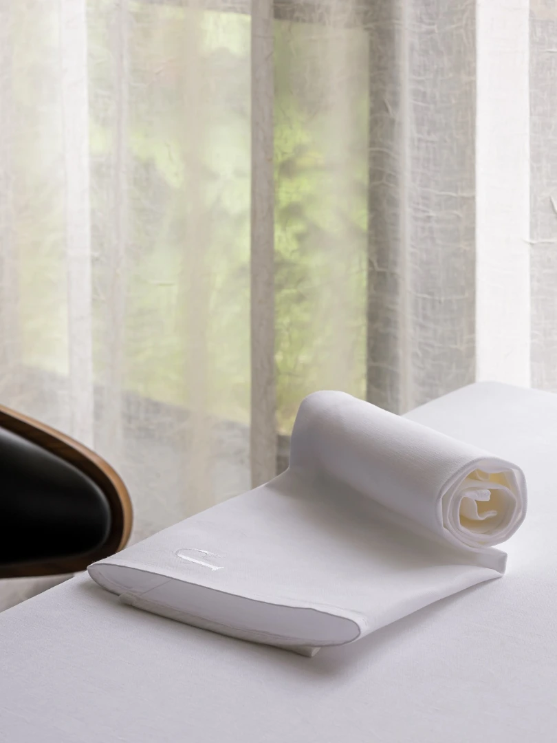 Subtle, sophisticated simplicity ♡

Verilin dressed Michelin Star restaurant @dejonkman ** by @filipclaeys_dejonkman with personalized linen and custom-made curtains.

All table linen has been carefully woven and tailored in our Verilin ateliers and finished with a subtle tone on tone embroidery.

We took care of the complete curtain service, from measuring till installation by our team of craftsmen. 

Happy to think along for your project 🙌🏻

👉🏻 contact ilse@verilin.be for more information or to fix your appointment 

Photography by @cafeine