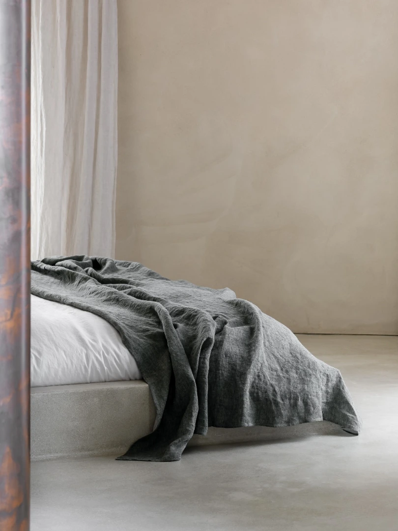 Easy like a sunday morning ☀️

Wishing you all a lovely Easter weekend and Holidays...

Our bed linen is designed and crafted for slow mornings, deep sleep and effortless comfort.

All bed linen available in 100% stonewash linen, 100% cotton or a mix of cotton-linen, in 40 colours ♡
Mix and match to dress your bed and a finishing touch with a beautiful plaid.

Discover the beautiful textures and colours in our showroom... 

Contact ilse@verilin.be for more information 

Interior by @studio.g1
Photography by @cafeine