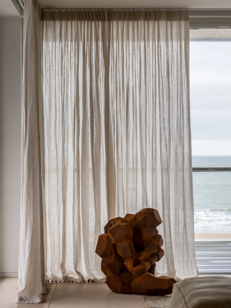 Seaside serinity...

Our Obin 100% stonewash curtains bring gentle movement, soften the light and add a refined sense of coziness to your home...

Woven with the perfect density offering comfort while letting in just the right amount of daylight.

Timeless textures and earthy tones that echo the calm of the coast.

Project in collaboration with @promanys 
Photography by @cafeine