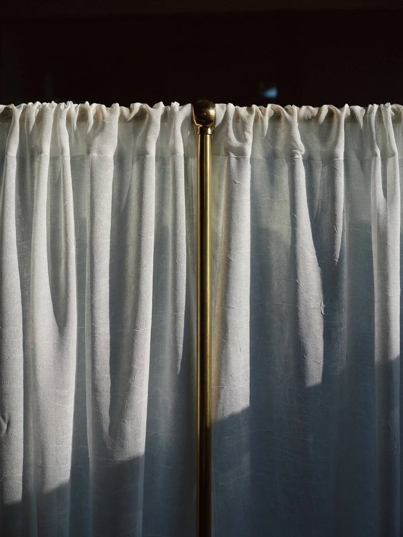 Soft light, quiet elegance and a touch of gold for @bar_misera 

Verilin provided the complete curtain service... 

Creating refined cafe curtains to add intimacy and filter daylight in the space. Even though the curtains are fire retardant, they still have a refined and natural look and feel.
In addition we´ve made beautiful personalized linen...

Let´s meet to discover the possibilities for your project! 
👉🏻 contact ilse@verilin.be 

Interior by @studiobjornverlinde