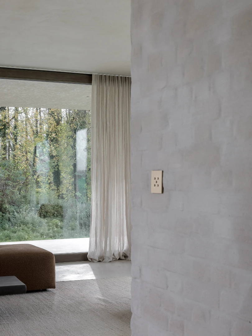 It´s all about textures...

For this beautiful home by @sofie_walravens - 
@walravensweetsarchitecten our light 100% stonewash linen curtains were a match made in heaven.

The natural fibers of the linen blend perfectly with the natural stone and structured wall finishings ♡

Verilin takes care of your complete project, from measuring till installation by our team of craftsmen.

Contact us for more information or to fix your appointment in our showroom 

Photography by @cafeine