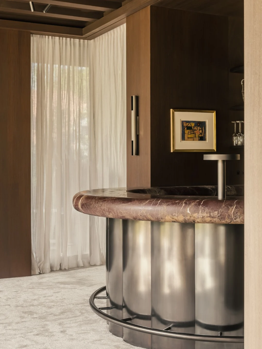Refined bar aesthetics ♡

VC House by @simondeburbure 

Soft light and rich textures define the design and craftmanship troughout the home. 

Our 100% Belgian linen curtains on the custom-coloured recessed rails enhance the ceiling details.

A sophisticated interplay of sculptural marble, dark timber, brushed metal and soft textiles...

Get in touch to discover the possibilities in our showroom or fix your appointment for your project. 
Contact ilse@verilin.be

Photography by @cafeine 
Coordination by @wbuild.be 
Interior by @de.coene
