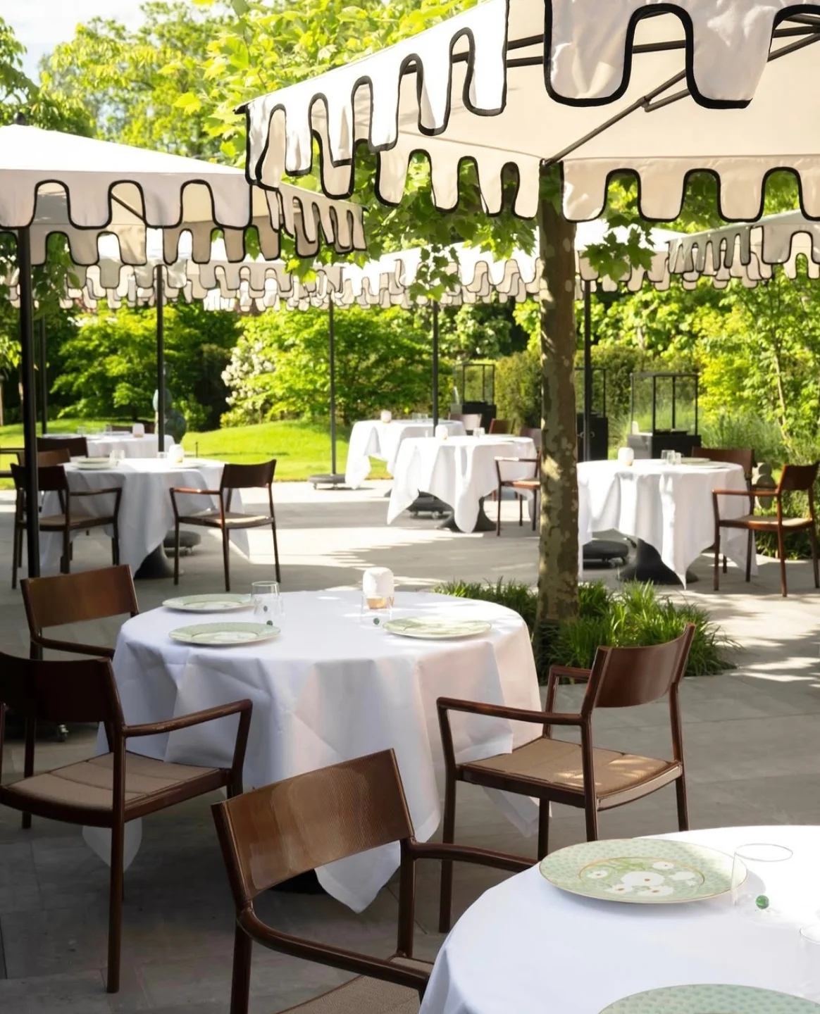 Terrace elegance ☀️

Enjoy the fine dining experience and overnight stay at @restaurantcolette by @thijs_vervloet ** 

A sophisticated, complete project by Verilin in collaboration with @grain_designoffice 

From personalized table linen, bed and bath linen to tailor-made window decoration by our team of Verilin craftsmen. Made with great eye for detail ♡

Let´s get your terrace ready for warm, sunny days, get in touch with ilse@verilin.be for more information or to fix your appointment.