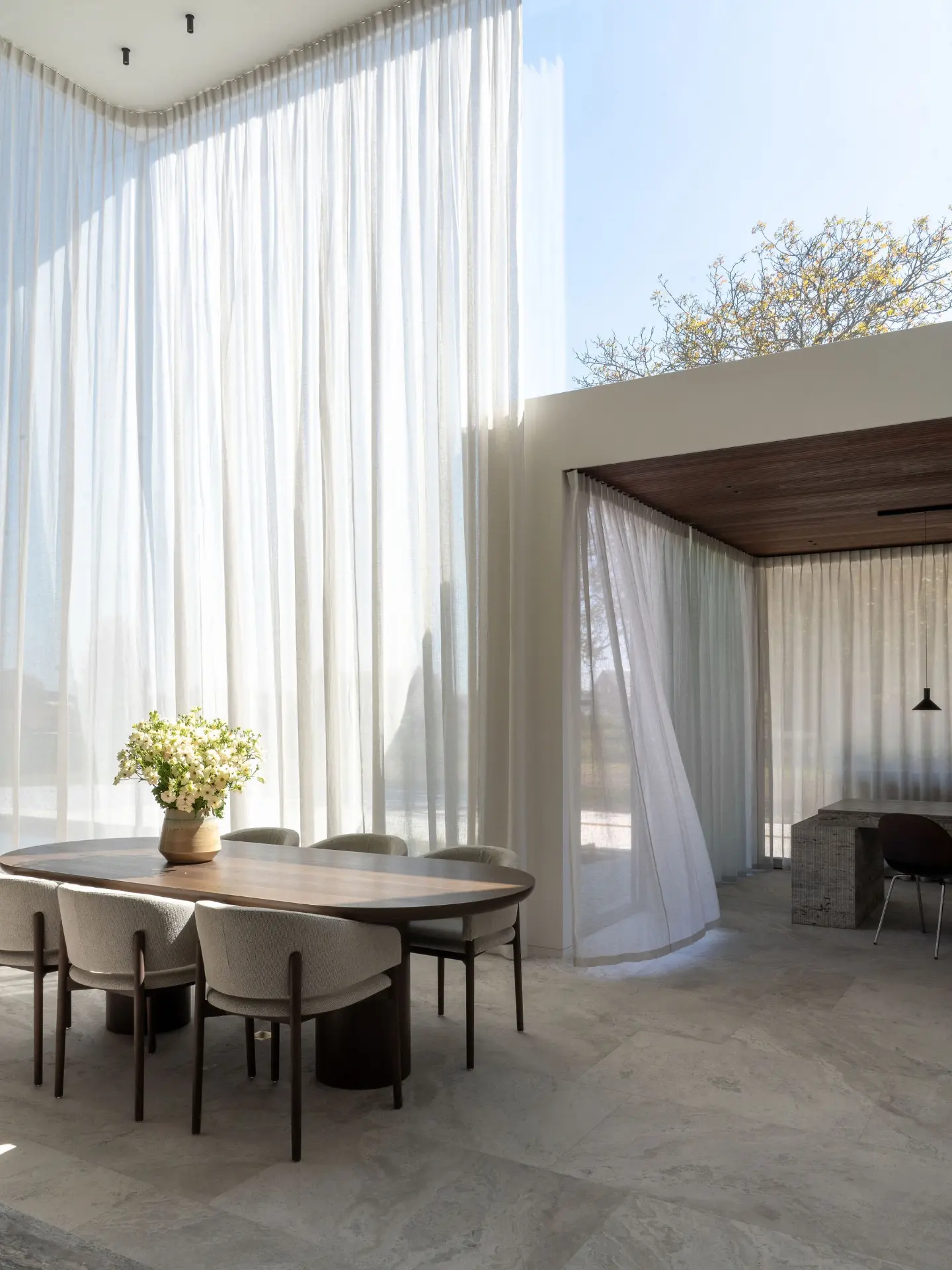 Summer breeze...

Project Villa Robbeek by @walravensweetsarchitecten dressed with custom-window decoration by Verilin.

Ceiling-high woven linen curtains were carefully tailored to emphasize the elegant architectural lines and the generous height of the spaces...

Recessed motorized rails allow the curtains to appear effortlessly suspended, keeping the focus on the architecture and comfort while discretly concealing the rails.

Photography by @stephaniemathias.photography
Interior by @fierens__

From moodboard to installation ♡

Contact ilse@verilin.be for more information or to fix your appointment