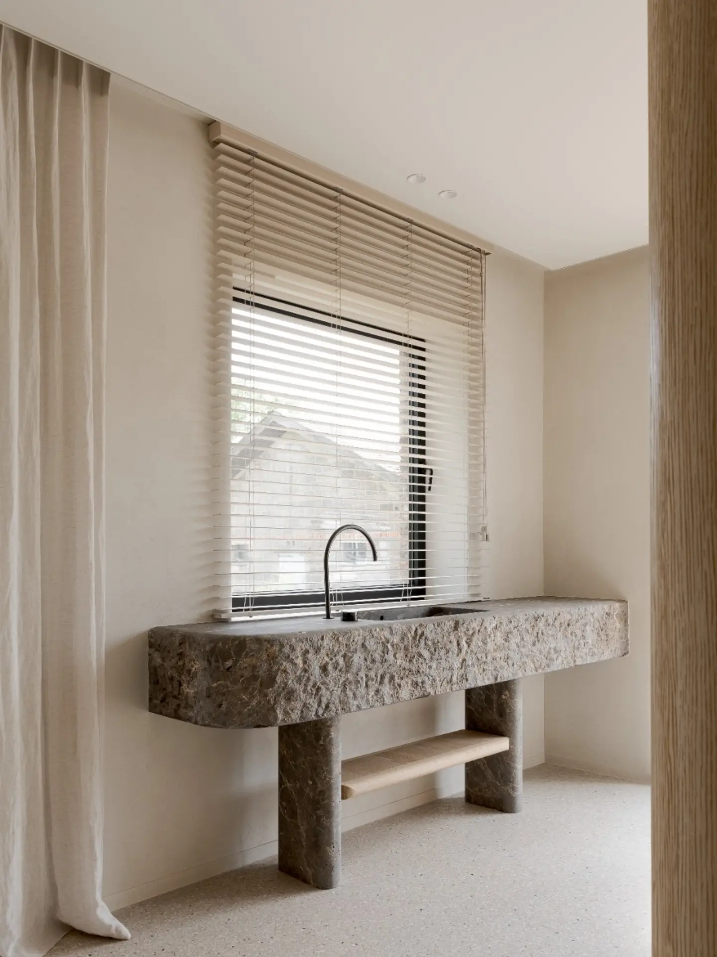Private residence in collaboration with @interieurburopedroverhue 

A complete Linen Story with custom-made window decoration.

From A to Z Verilin dressed the home with soft linen curtains and wooden blinds matching with the natural elements of the interior. 

Craftsmanship by weaving and finishing everything with care in our Verilin Ateliers and taking care of the installation. 

For more information or to fix your appointment contact ilse@verilin.be 

Photography by @k.verdru.photos
