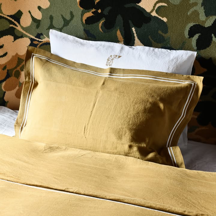 Find your calm in our bespoke bed linen.

Our 100% linen bedding is one of the most natural fabrics available.
It adapts to your body cooling in summer, warming in winter.

Personalised with embroidery.
Created and personalized for @the_shepherds_farm .

Available in a wide, refined range of colours. 
Fully custom‑made to your preferences.

Get in touch with us ay info@verilin.be to fix your appointment.

Picture by @gazeuse